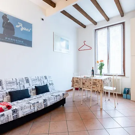 Apartman Guesthost - Historic Center 7min From Duomo Parma