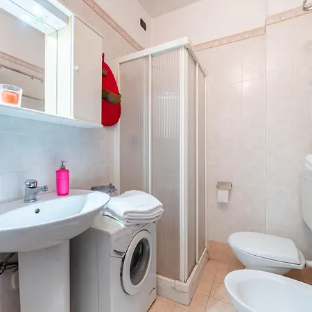 Apartman Guesthost - Historic Center 7min From Duomo Parma